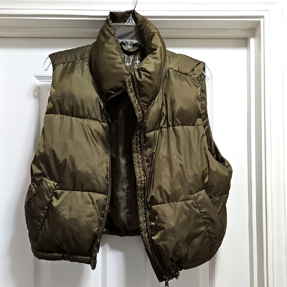 Urban Republic Puffer Vest Medium